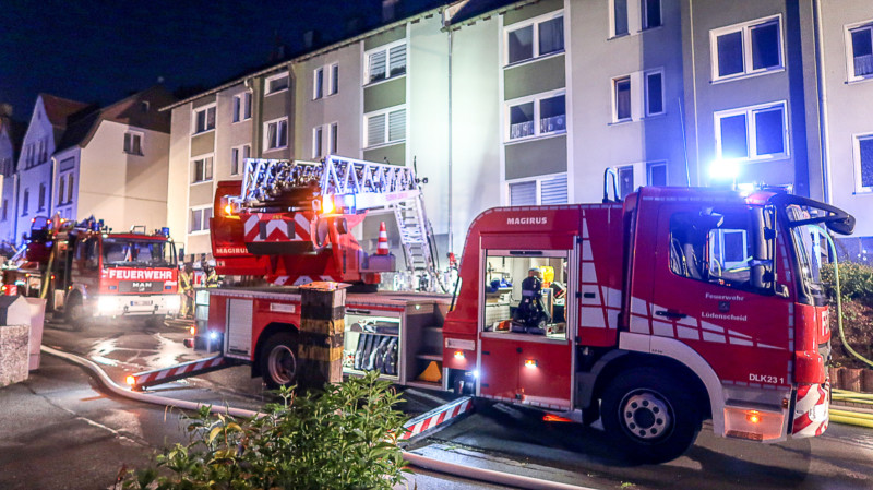 Feuerwehr-Großeinsatz in Lüdenscheid – Mutmaßlicher Brandstifter legt Feuer im Keller und Dach