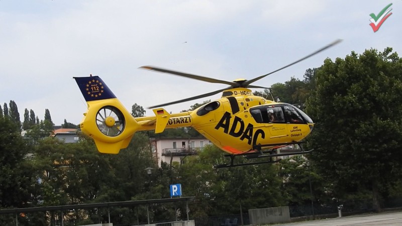 Tragischer Unfall – Frau stürzt vom Balkon und zieht sich schwere Verletzungen zu – RTH im Einsatz