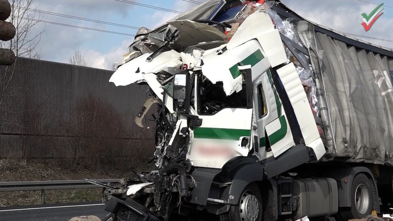 Schwerer LKW-Unfall auf der A1 bei Westhofen sorgt für langen Stau