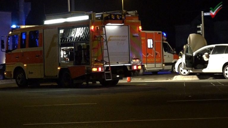 Unfall in Hagen Vorhalle PKW fährt auf Verkehrsinsel