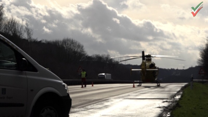 A1: Schwerer Unfall Am Stauende Bei Hagen - Autotransporter Fährt Auf ...