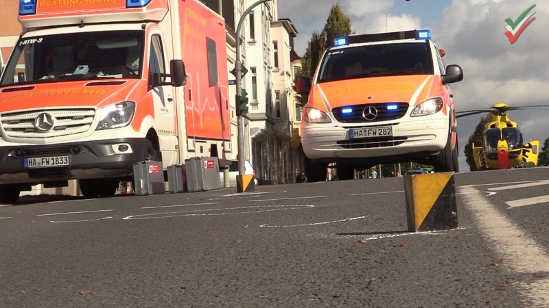 Verkehrsunfall mit Polizeimotorrad auf Einsatzfahrt – Kind schwer verletzt – Rettungshubschrauber