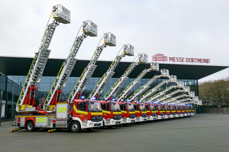 Feuerwehr Dortmund freut sich über 13 neue Drehleiterfahrzeuge