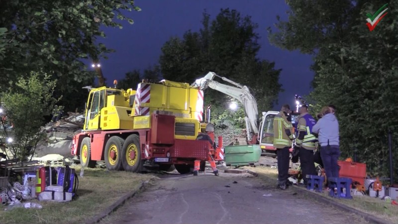 [Explosion in Hemer] Wohnhaus eingestürzt – Menschen verschüttet – zwei schwerst verletzt gerettet, eine Frau leblos geborgen