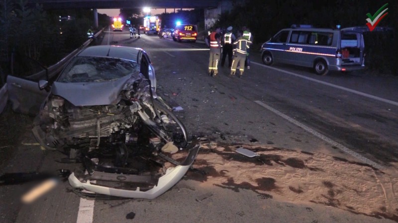 [Geisterfahrer-Unfall A44 Unna] Falschfahrer verursacht schweren Unfall – Fahrer stirbt am Unfallort