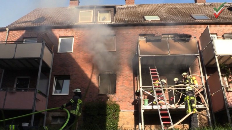 Feuerwehrgroßeinsatz Dramatischer Wohnungsbrand In Wetter (Ruhr ...