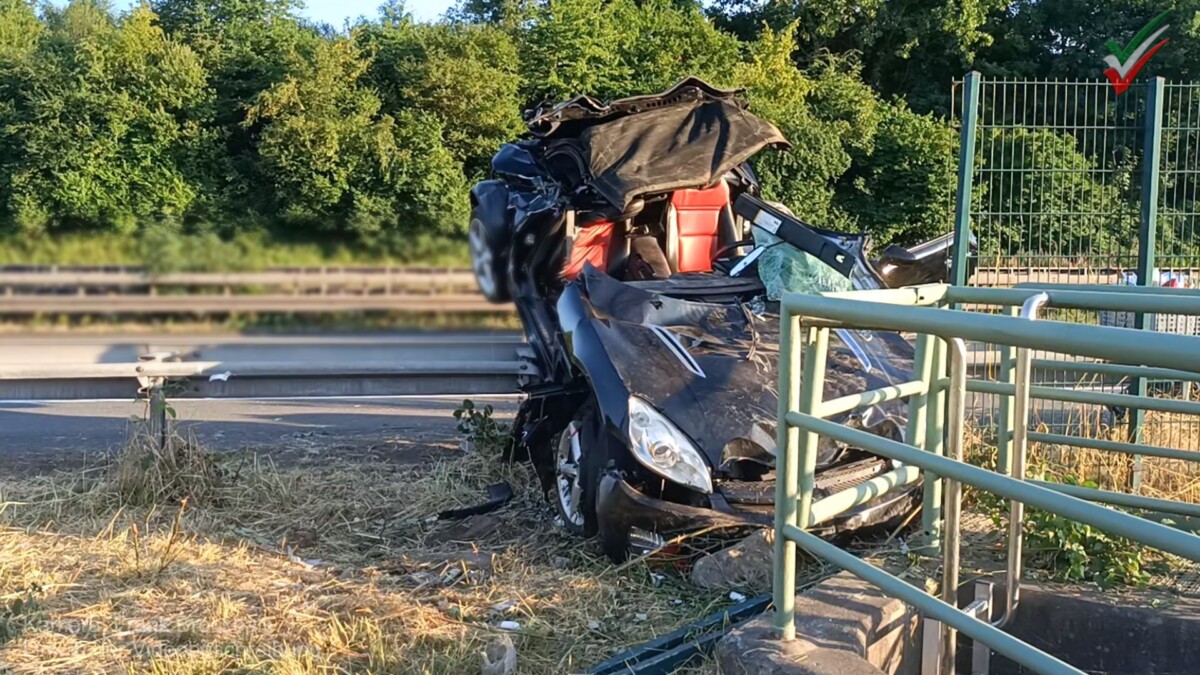 Schwerer Unfall Auf A2 Bei Dortmund - Sportwagen Hebt Ab Und Landet Auf ...