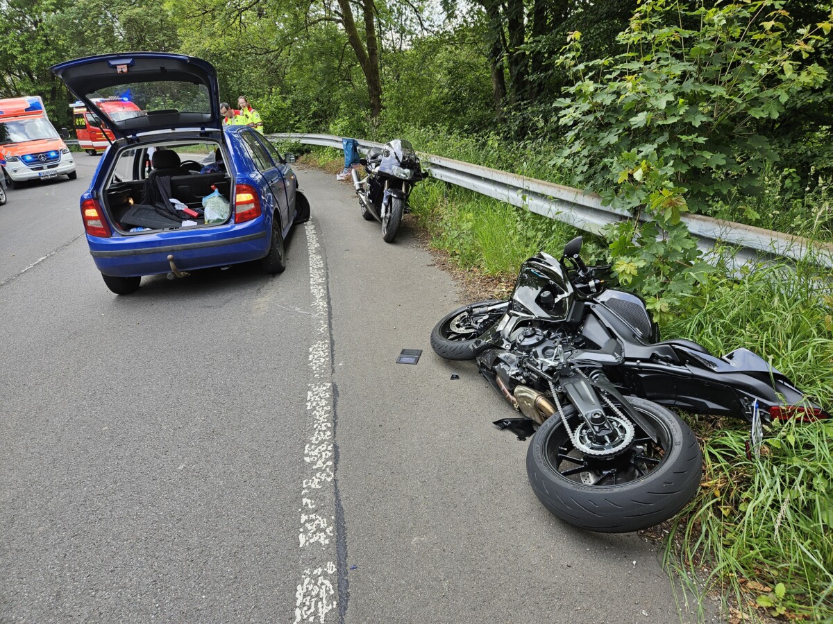 Tödlicher Verkehrsunfall auf Prioreier Straße – Motorradfahrer (22) kollidiert mit PKW und stirbt