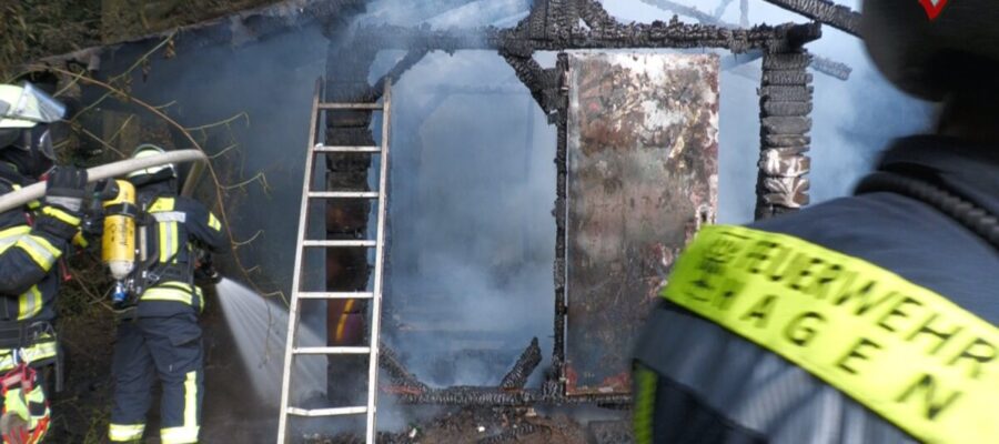 Laubenbrand im Sterntalerweg – Holzhaus komplett abgebrannt