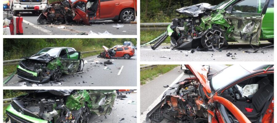 Schwerer Frontalcrash auf B54 (Vometalstraße) – Zwei Verletzte aus schwer beschädig…