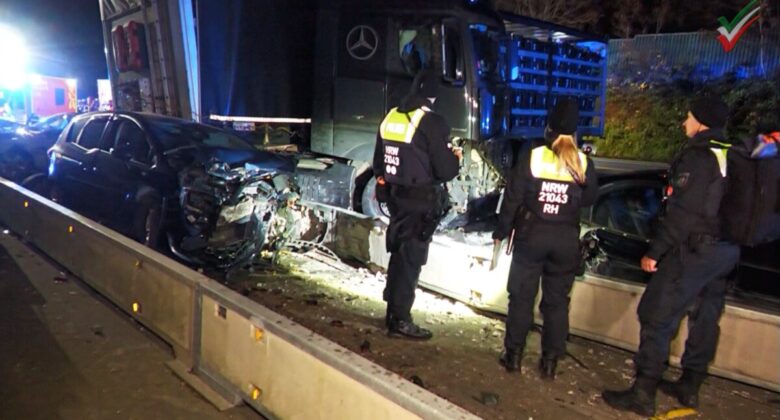 A46/A1 – Lkw-Fahrer sorgt für Chaos auf mehreren Autobahnen – 50 Unfälle, 19 Verletzte