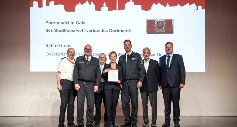 Stadtfeuerwehrverband würdigt Verdienste um die Branche und die 112RESCUE: Auszeichnung in Gold für Sabine Loos