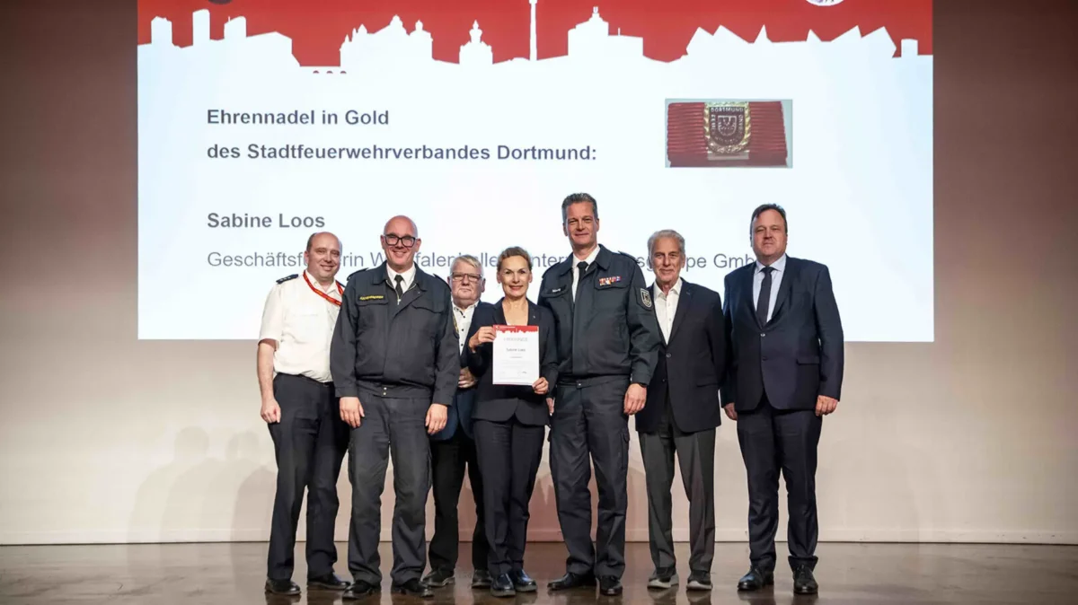 Stadtfeuerwehrverband würdigt Verdienste um die Branche und die 112RESCUE: Auszeichnung in Gold für Sabine Loos