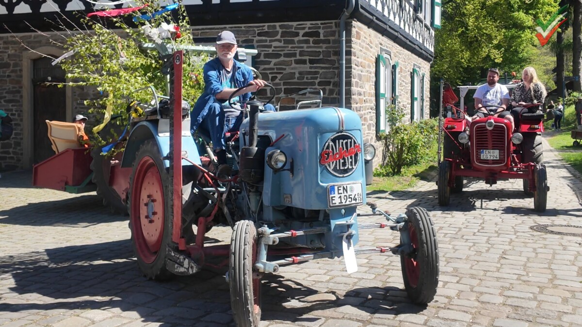 Traditionelles Trecker-Treffen am 1. Mai im LWL freilichtmuseum Hagen | Historische Traktoren – Sound, den man fühlen kann