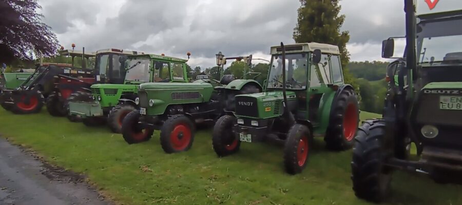 Verregnetes Oldtimer-Treckertreffen an der Eventscheune beim Landhaus Preuß in Hattingen-Wodantal